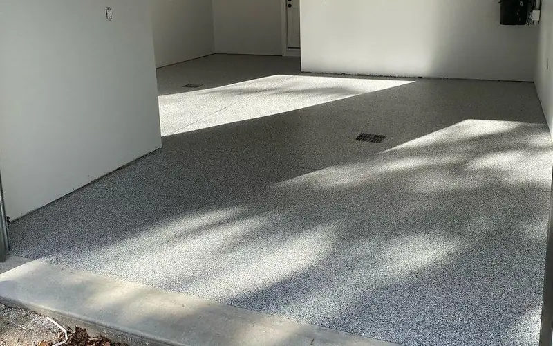 Beispielbild: Garagenboden mit Chip-Beschichtung