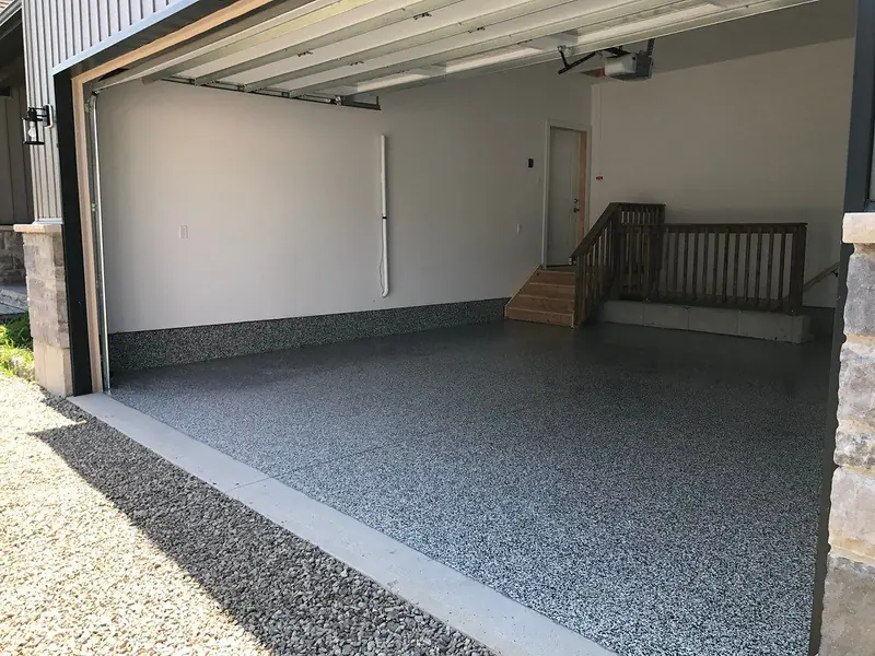 Beispielbild: Garage mit Chip-Beschichtung am Boden